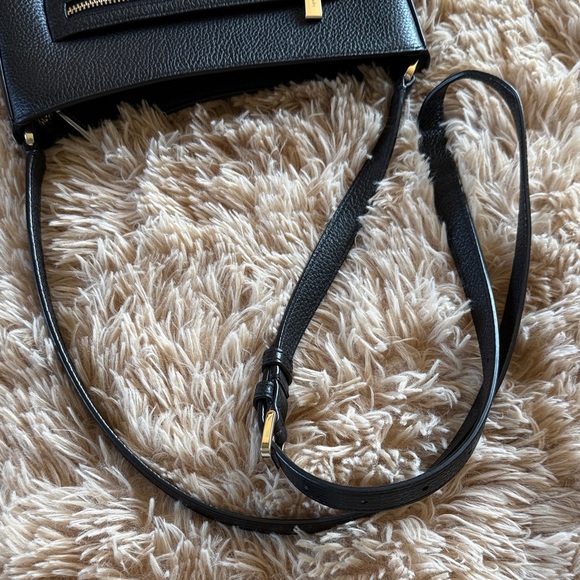 Kate Spade Lelia Zip Top Black Pebbled Leather Purse/ Crossbody LIKE NEW - Picture 3 of 16